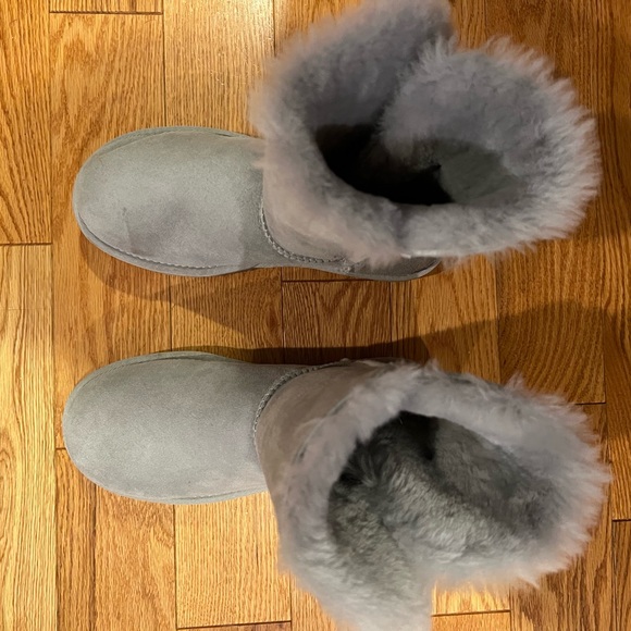 Gray UGGS - Picture 3 of 13